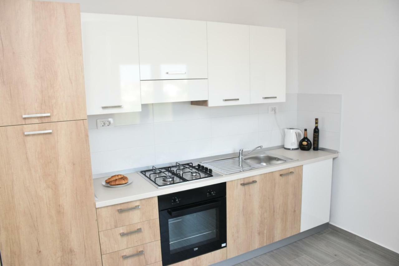 Apartments Mino Ražanac エクステリア 写真