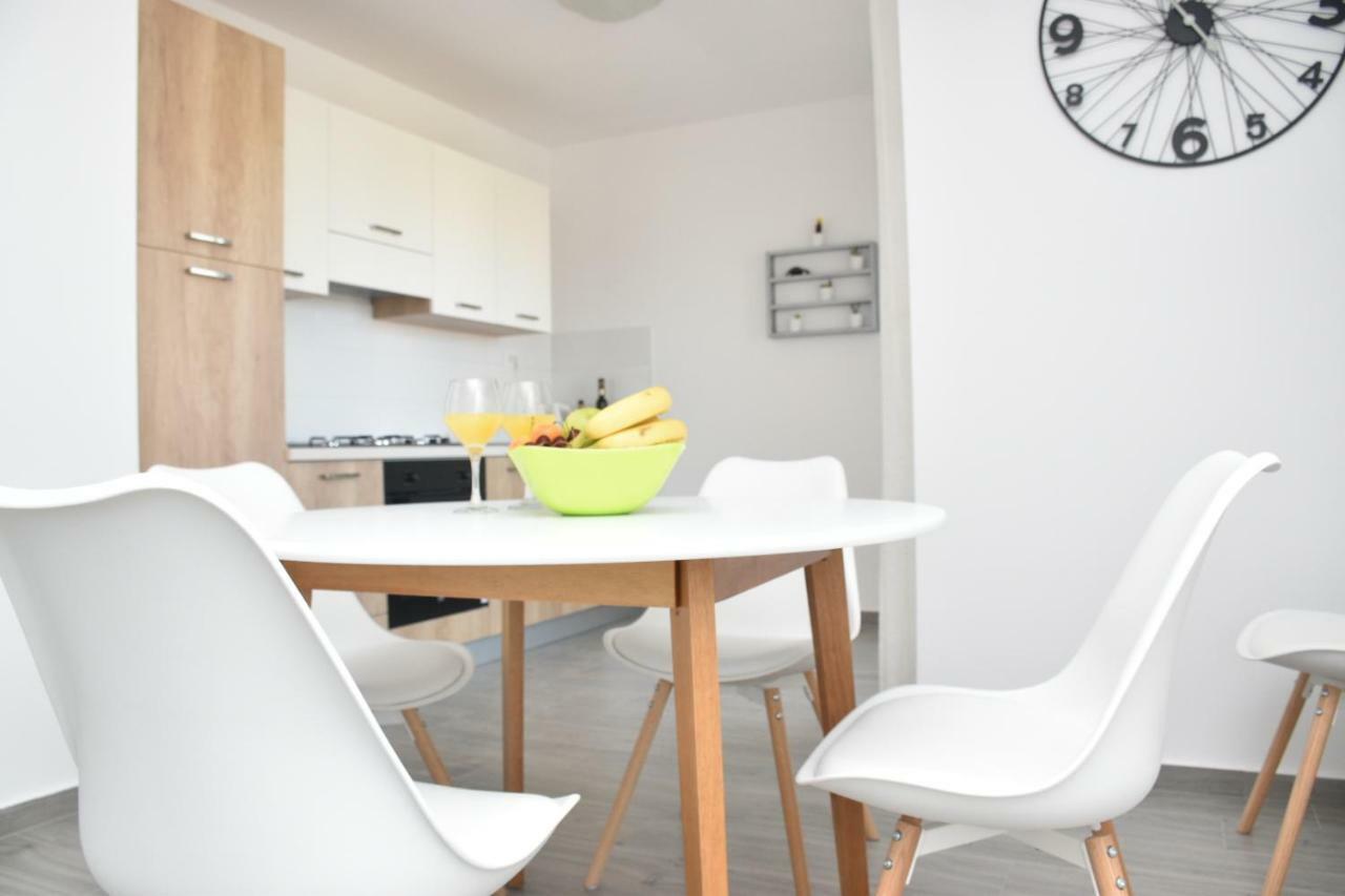 Apartments Mino Ražanac エクステリア 写真