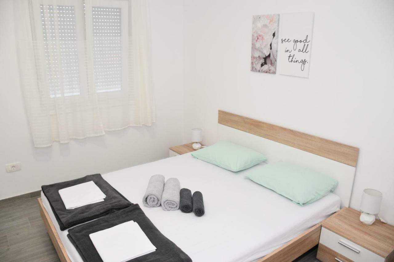 Apartments Mino Ražanac エクステリア 写真